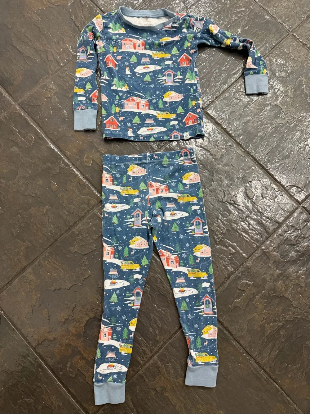 Honest Baby Clothing Size 5T Winter Village Pajama 2-Piece Set